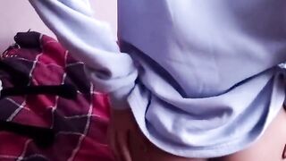 Ebony teen fingers herself to orgasm on webcam