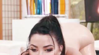 Massage demonstration turns to oily pussy fucking