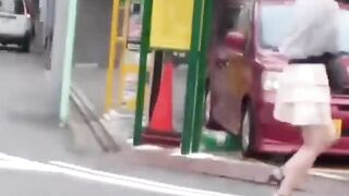 Discreet film of Asian babes rushed bladder relief