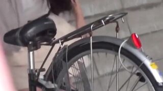 Discreet film of Asian babes rushed bladder relief