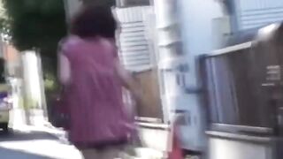 Discreet film of Asian babes rushed bladder relief