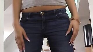Cute chick gives perfect blowjob
