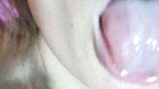 Horny Babe Makes Her Cunt Creamy