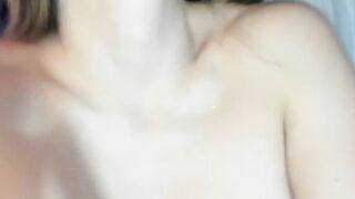 Horny Babe Makes Her Cunt Creamy