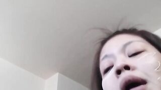 Witness nasty babe catch her piss in a clear container