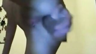 Je me filme en train de me masturber et je t'envoie la vidéo