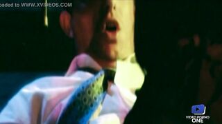 Elke, stripteaseuse aux gros seins, a besoin d'une bonne bite