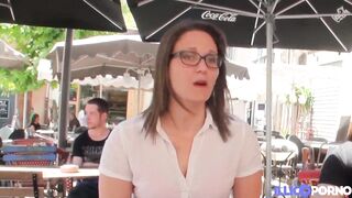Sandy Lou fait sa première vidéo X baisée par son