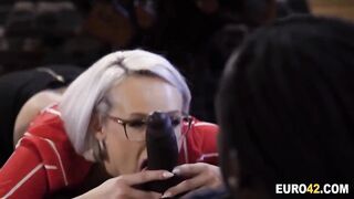 Big Tit mom psychologist gets her first interracial by her client