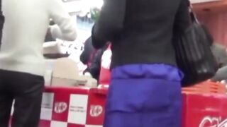 Voyeur cam collects plenty of bums and panties of ladies