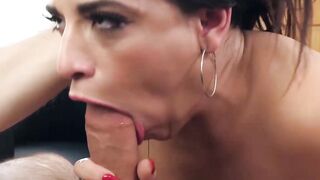 Latina teen Gabriela Lopez services dick with five stars performance