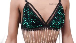 Moreninha natural faz sexo rectal sem pelos e finaliza cheia de sêmen no vídeo