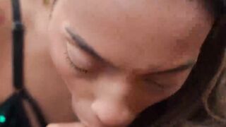 Moreninha natural faz sexo rectal sem pelos e finaliza cheia de sêmen no vídeo