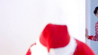 Surprising sloppy blowjob from the bag for big dick santa by petite teen