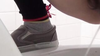 Camera catches full view of hotties emptying hot bladders