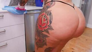 Cleaning Busty Maids Pussy