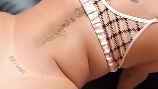 Mulher morena de bunda grande fazendo sexo com o vizinho - melhor pornô XXX!