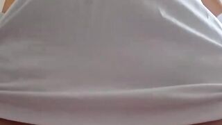 Sexy jogadora de tênis adora transar fora da quadra e receber gozada nos seios.