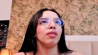 Horny Brunette Makes Her Cunt So Wet
