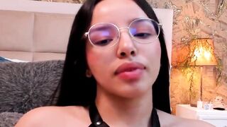 Horny Brunette Makes Her Cunt So Wet