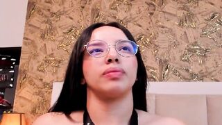 Horny Brunette Makes Her Cunt So Wet