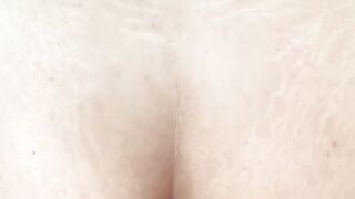 Mulher latina multiorgásmica acorda para que seu melhor amigo coma sua bunda