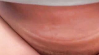 Mulher latina multiorgásmica acorda para que seu melhor amigo coma sua bunda