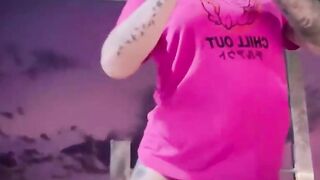 Morena selvagem leva no cu com creampie em cena anal de fetiche brasileiro.