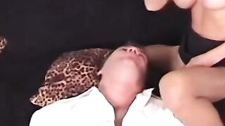 Smotherig with facesitting