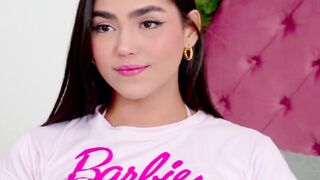 Gorgeous Brunette Plays Her Cute Pussy on Webcam