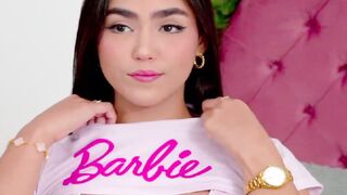 Gorgeous Brunette Plays Her Cute Pussy on Webcam