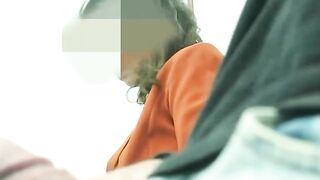 Uma MILF faz um boquete em um estranho na sala de espera em uma cena XXX!