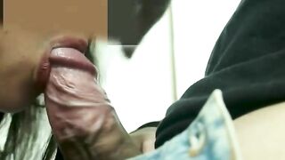 Uma MILF faz um boquete em um estranho na sala de espera em uma cena XXX!