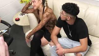 Eat and fuck that juicy pussy on threesome therapy
