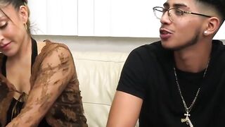 Eat and fuck that juicy pussy on threesome therapy