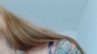 Chick Wildly Plays Her Perfect Hole
