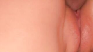 Milf cums from large dildo