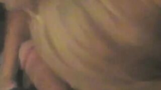 Amateur babe sucks dick