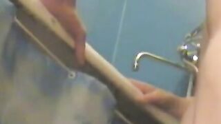 Amateur babe sucks dick