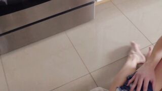 Teen stepsis bares big ass to make stepbro do her and her chores