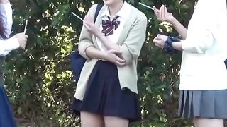 Voyeur films schoolgirls flashing pussies while peeing outside