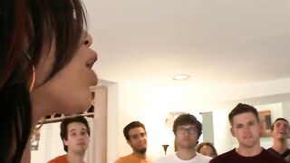 Chicks show their bodies