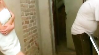 Hottie gives a steamy blowjob