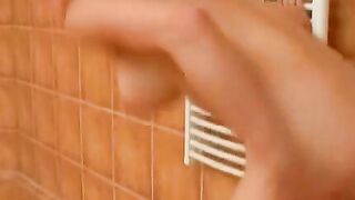 Hottie gives a steamy blowjob