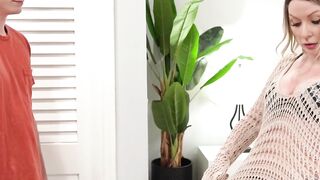 I offer to deeply fill stepmom Sydney Paiges freshly shaved pussy