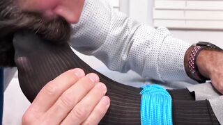 Muscled daddy Lando pleasures himself with Troys supple feet