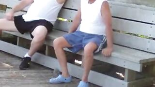Abuelo y gordito: sexo público con maduros amateurs