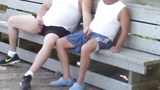 Abuelo y gordito: sexo público con maduros amateurs