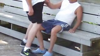 Abuelo y gordito: sexo público con maduros amateurs