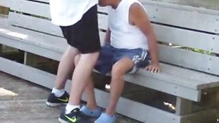 Abuelo y gordito: sexo público con maduros amateurs